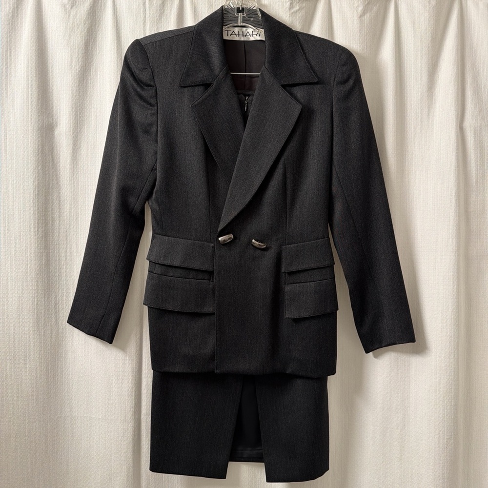 Vintage TAHARI 100% Gray Wool Skirt Suit  | Size: 2